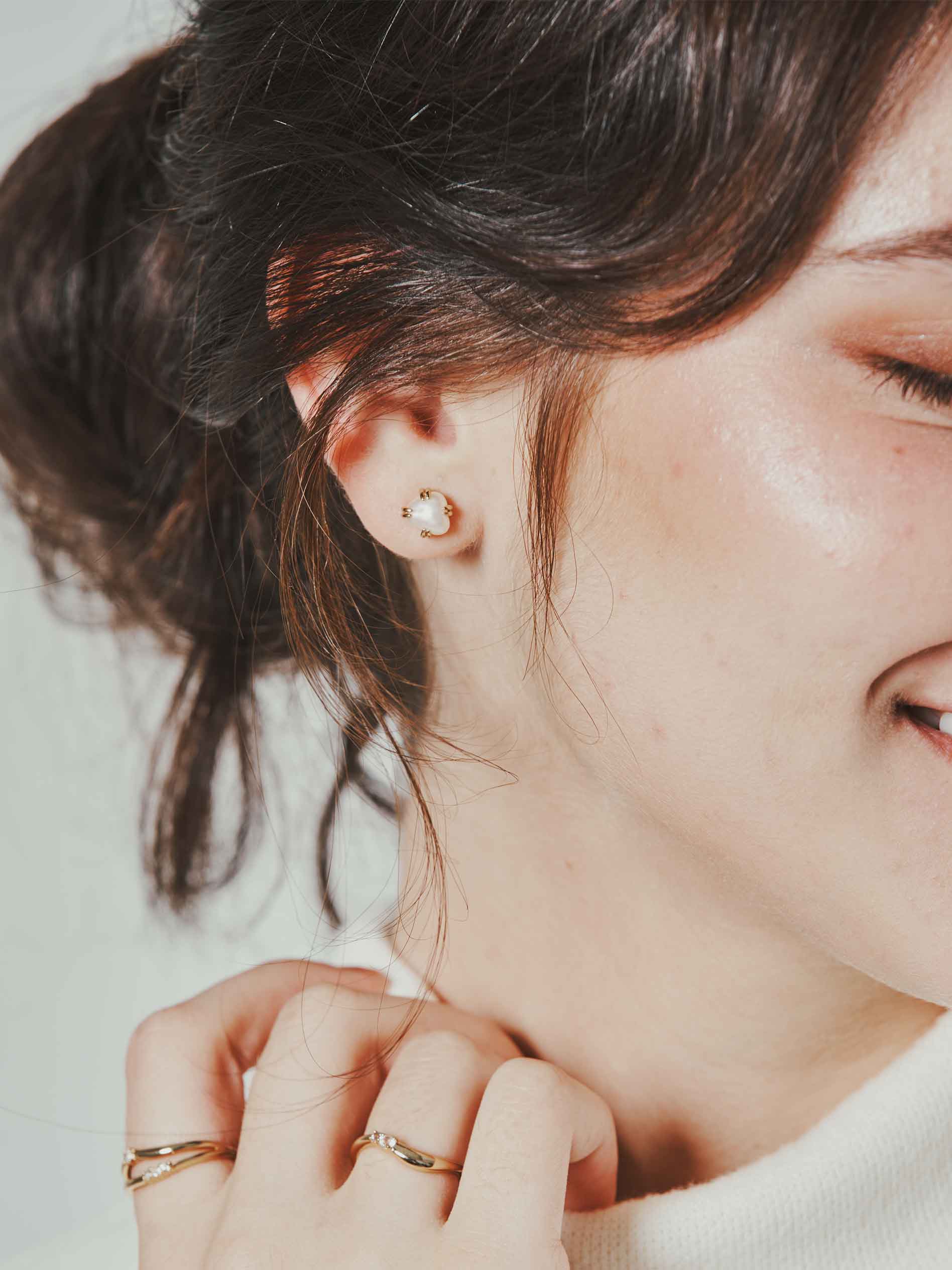 Quinn Ear Studs Keshi Pearl in Champagne Gold Curious Creatures