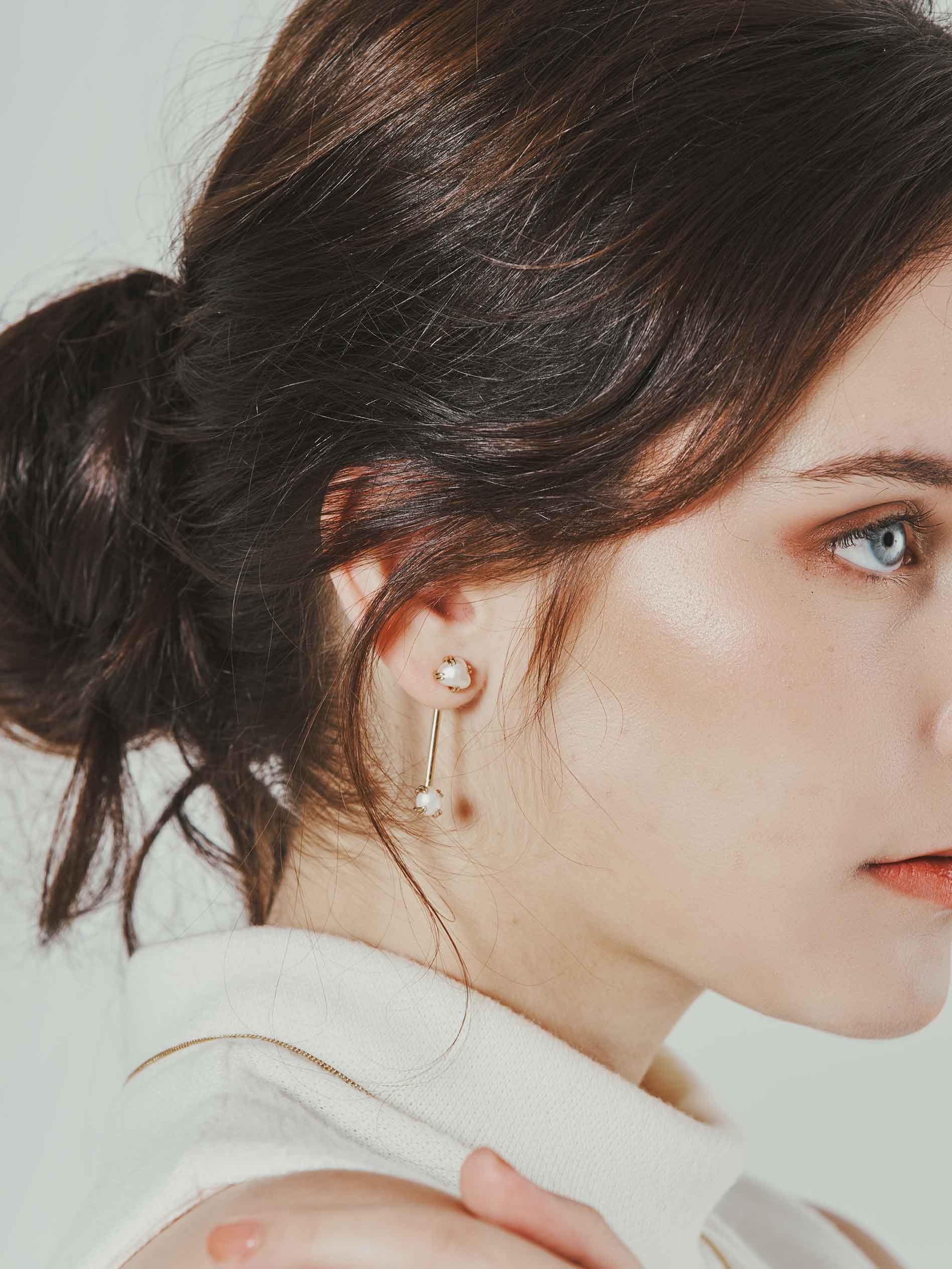 Quinn Ear Studs Keshi Pearl in Champagne Gold Curious Creatures