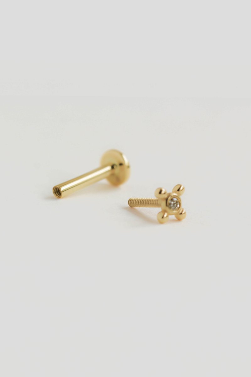 Sirius 14k Gold Threaded Labret Earring with Diamond