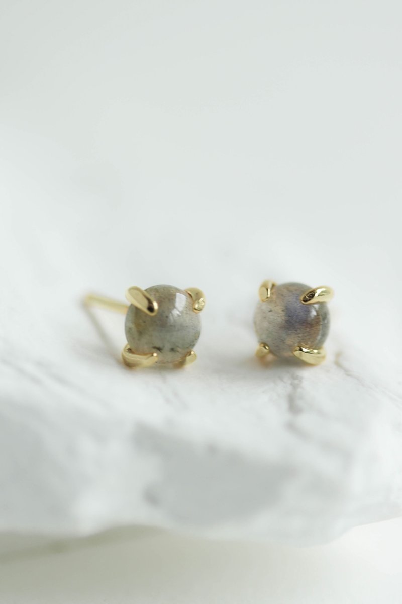 Basic Gold Ear Studs with Labradorite