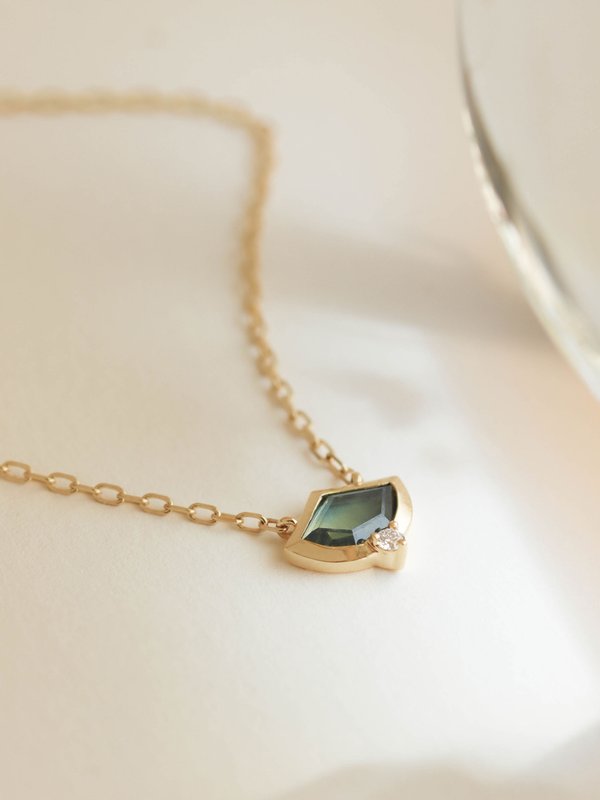 One-of-a-kind Stellar Necklace - Portrait-cut Sapphire in 18k Solid Gold 05