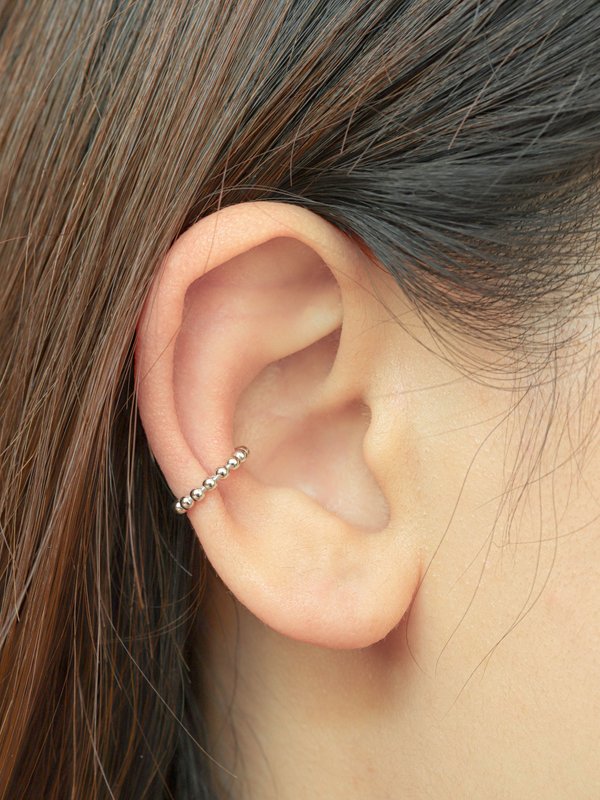 Dotted Ear Cuff in Silver (Single)