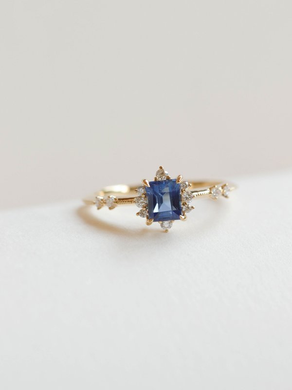 One-of-a-kind Snowflake Ring - Royal Blue Sapphire in 18K Gold