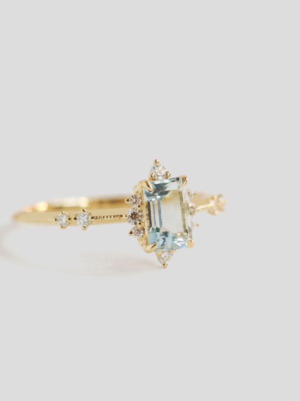 One-of-a-kind Snowflake Ring - Aquamarine in 18K Gold 02