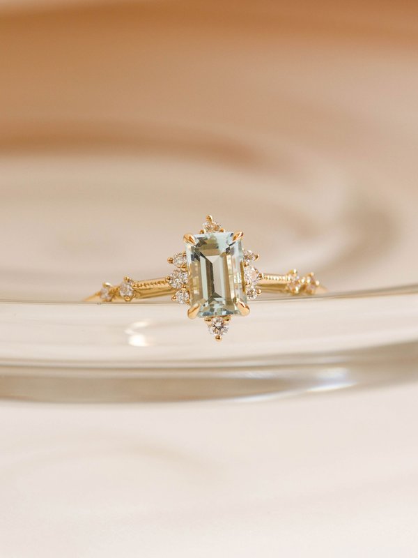 One-of-a-kind Snowflake Ring - Aquamarine in 18K Gold 02