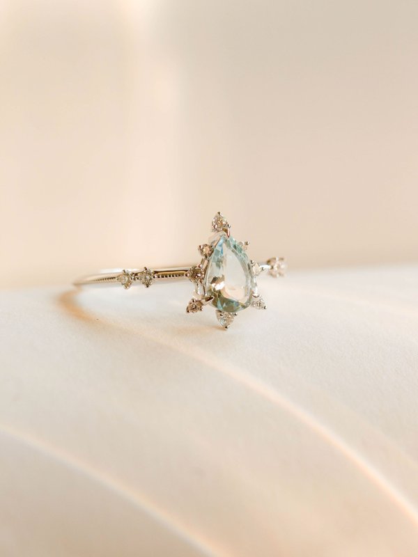 One-of-a-kind Snowflake Ring - Aquamarine in 18K White Gold
