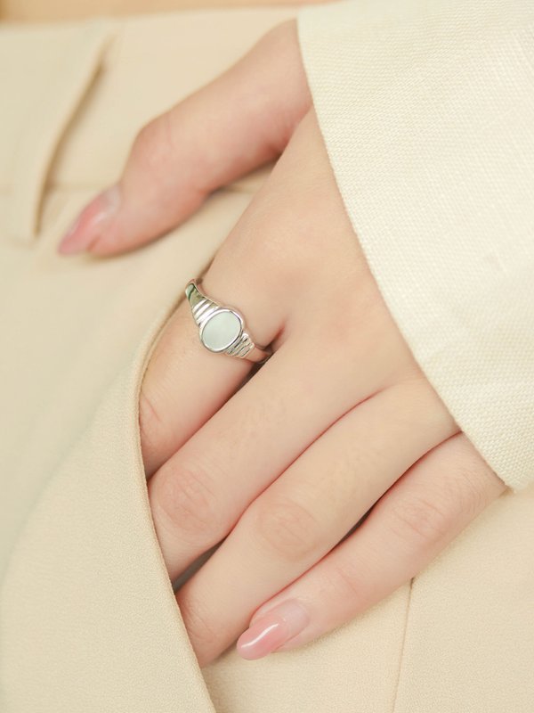 Cleo Ring - Mother of Pearl in Silver