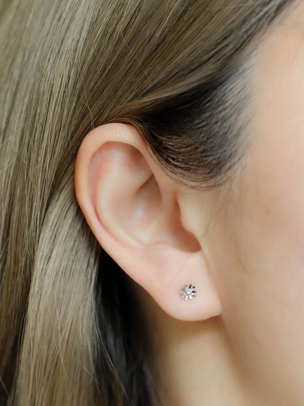 Sunflower Threaded Labret Earring - Diamonds in 14k White Gold (Single) 