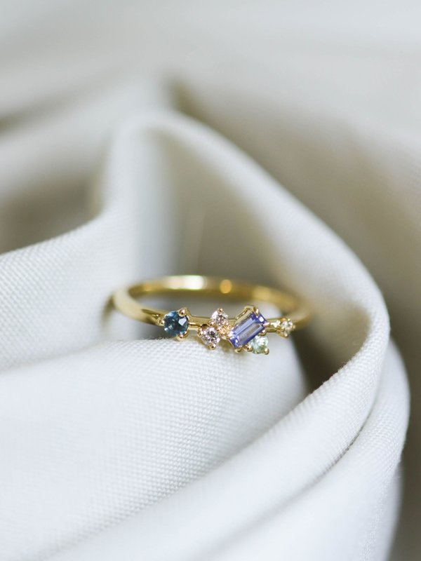 One-of-a-kind Gleam Cluster Ring - Mix Sapphires and Diamonds in 18k Solid Gold 01