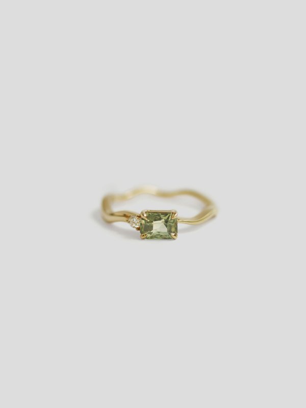 One-of-a-kind Inter Ring - Green Sapphire and Diamonds in 18k Solid Gold 02