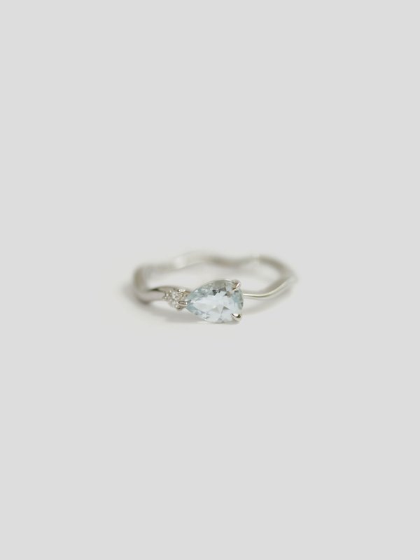 One-of-a-kind Inter Ring - Aquamarine and Diamonds in 18k Solid White Gold 01