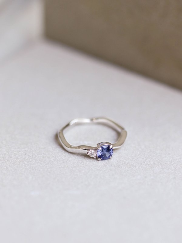 One-of-a-kind Inter Ring - Blue Sapphire and Diamonds in 18k Solid White Gold 02