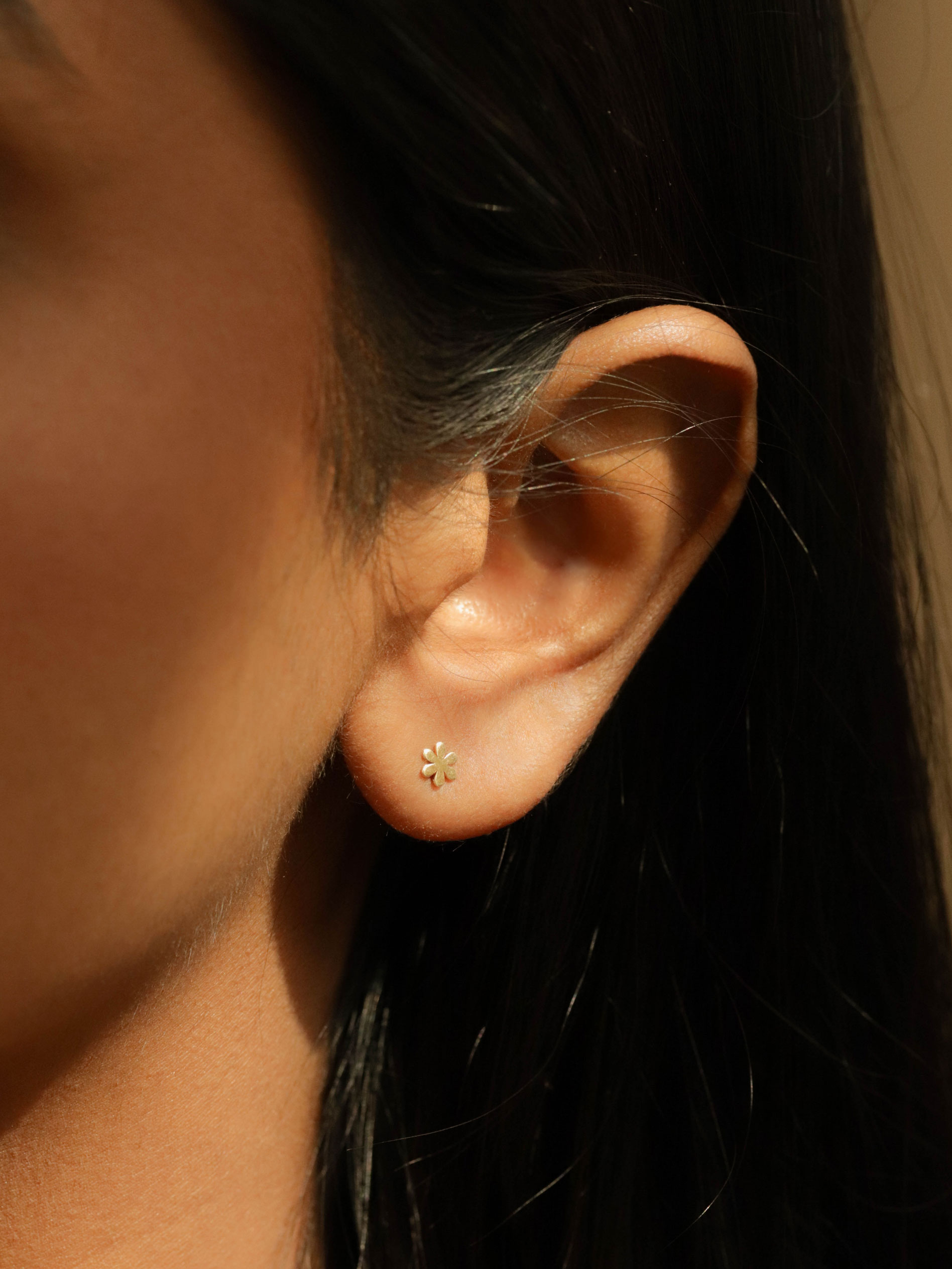 Bloom Threaded Labret Earring in 14k Gold (Single) | Curious Creatures