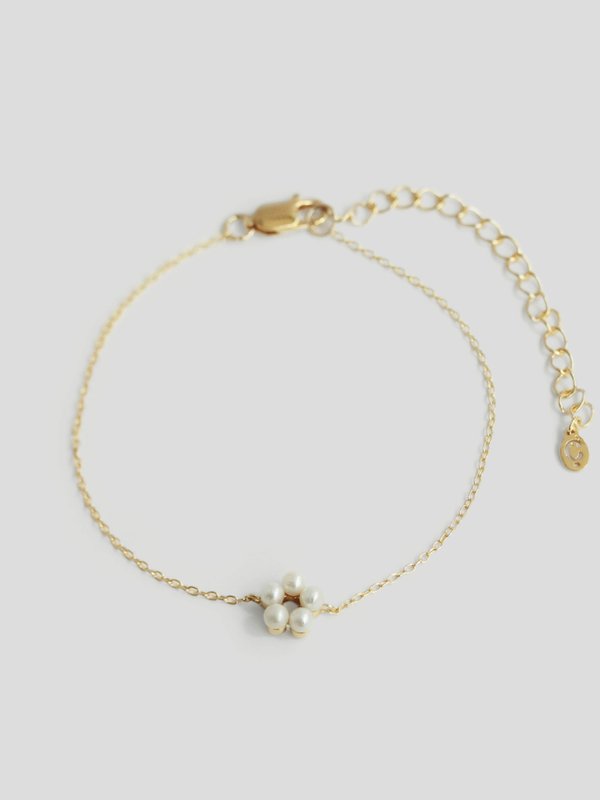 Strange x Curious - Venus Bracelet - Freshwater Pearl in Champagne Gold