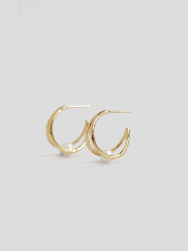 Strange x Curious - Elegance Hoops - Freshwater Pearl in Champagne Gold