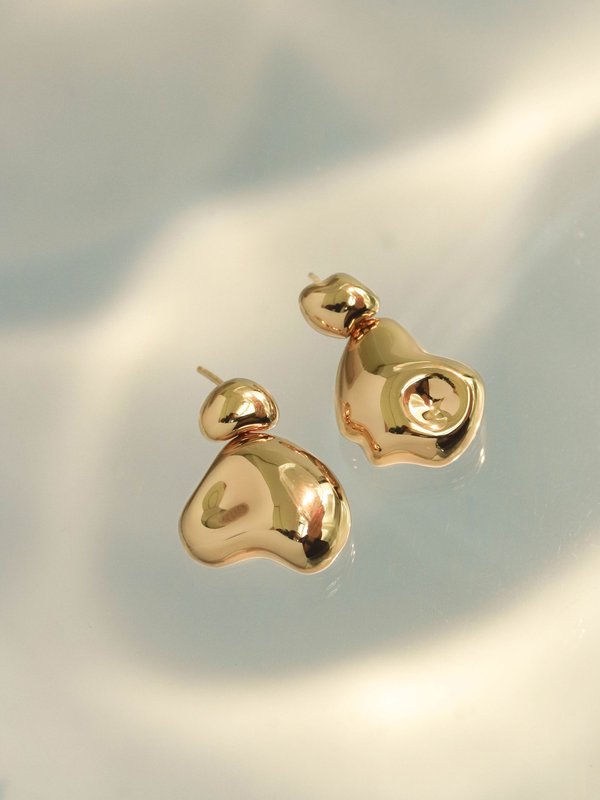 Strange x Curious 2024 - Como Earrings in Champagne Gold