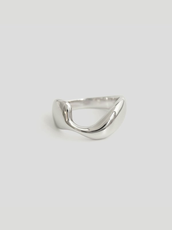 Strange x Curious 2024 - Evian Ring in Silver