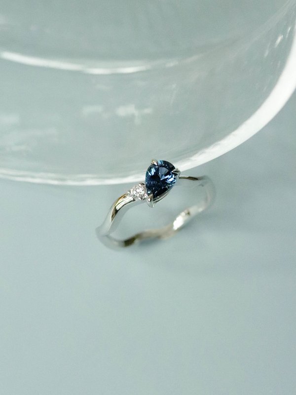 One-of-a-kind Inter Ring - Blue Sapphire and Diamonds in 18k Solid White Gold 03