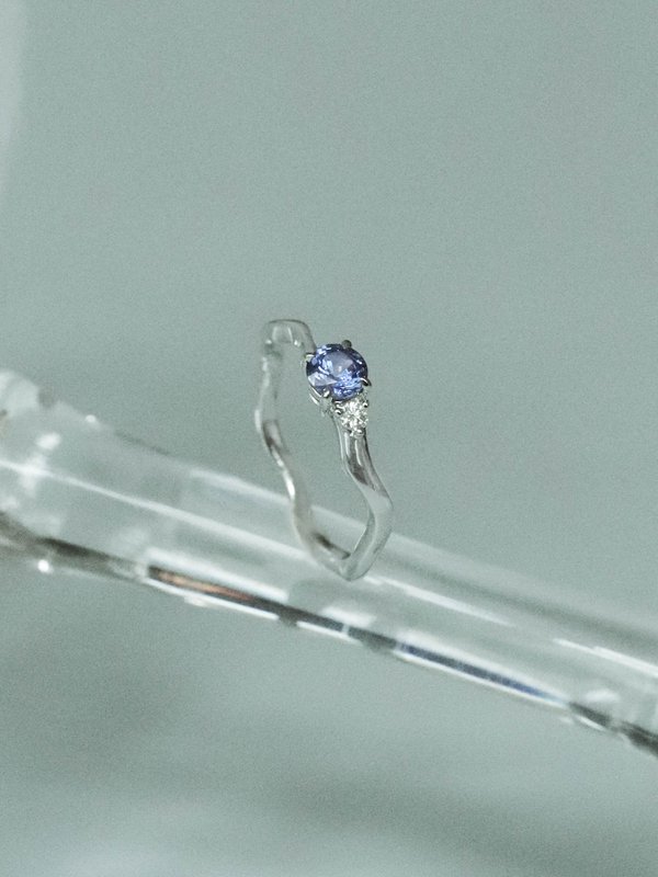 One-of-a-kind Inter Ring - Blue Sapphire and Diamonds in 18k Solid White Gold 05