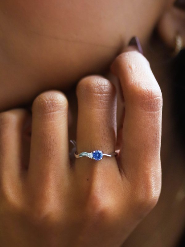 One-of-a-kind Inter Ring - Blue Sapphire and Diamonds in 18k Solid White Gold 05