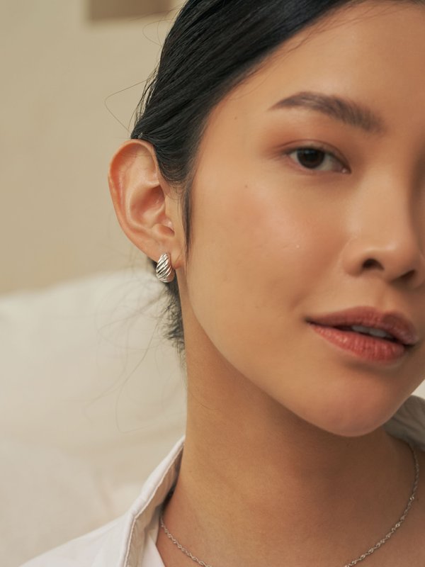 Croissant Ear Studs in Silver