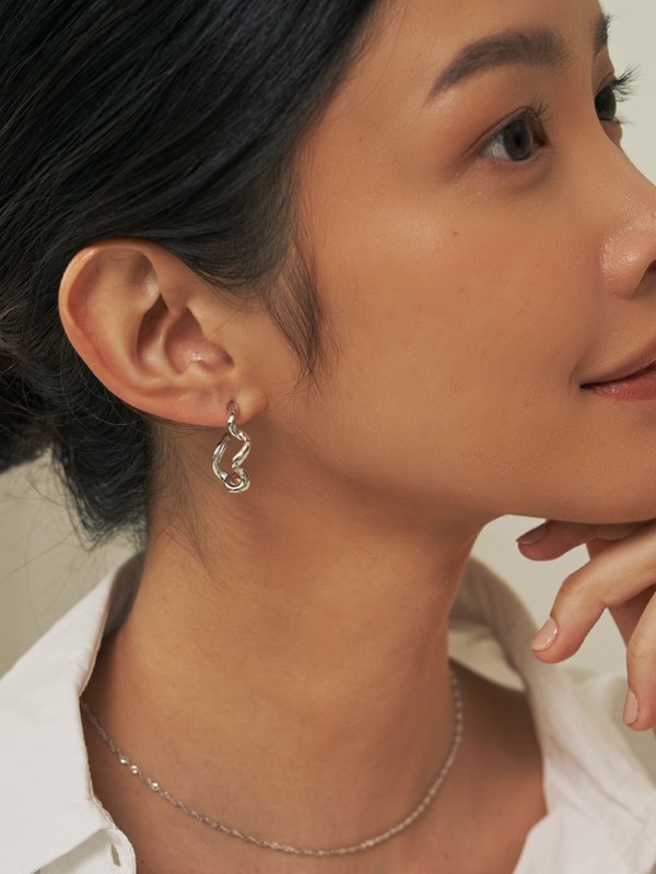 Squiggle Ear Hoops in Silver