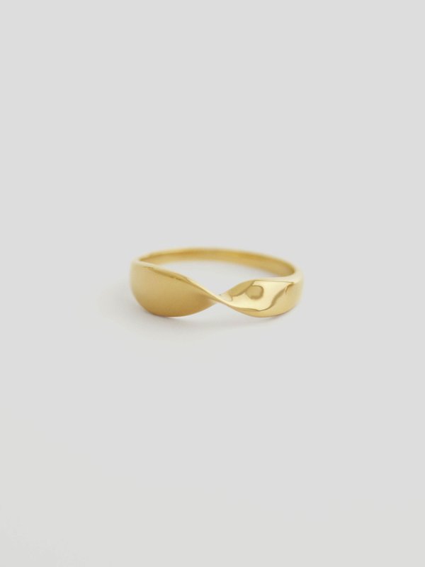 Spun Ring in Champagne Gold