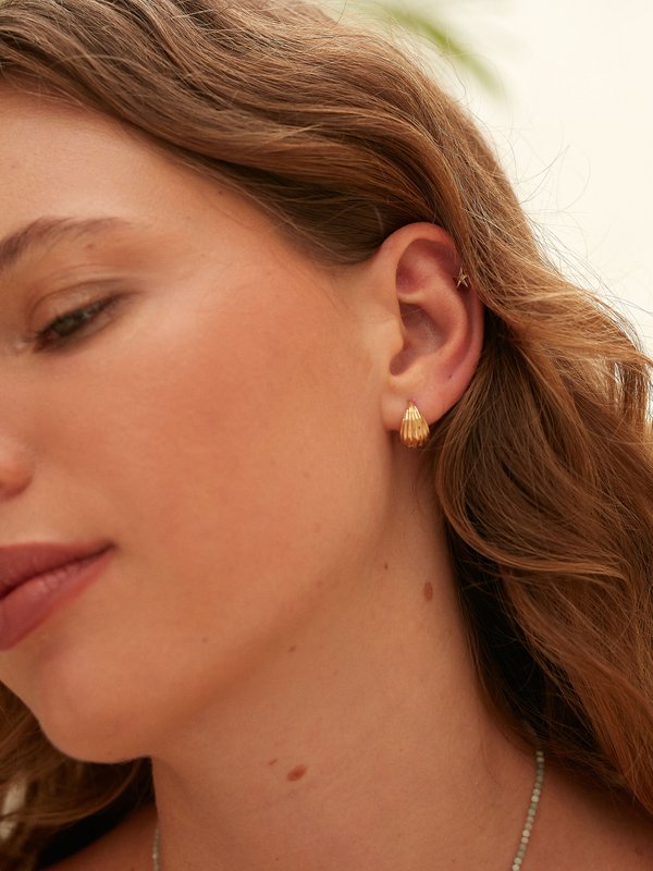 Align x Curious - Liora Ear Huggers in Champagne Gold