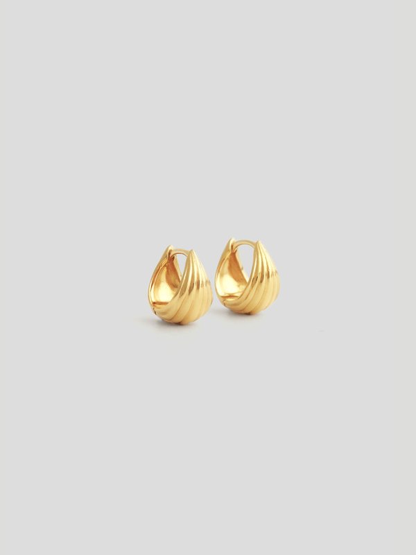 Align x Curious - Liora Ear Huggers in Champagne Gold