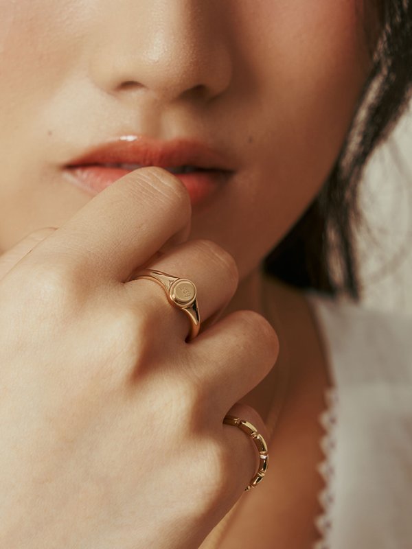 Manor Ring (Medium) in Champagne Gold