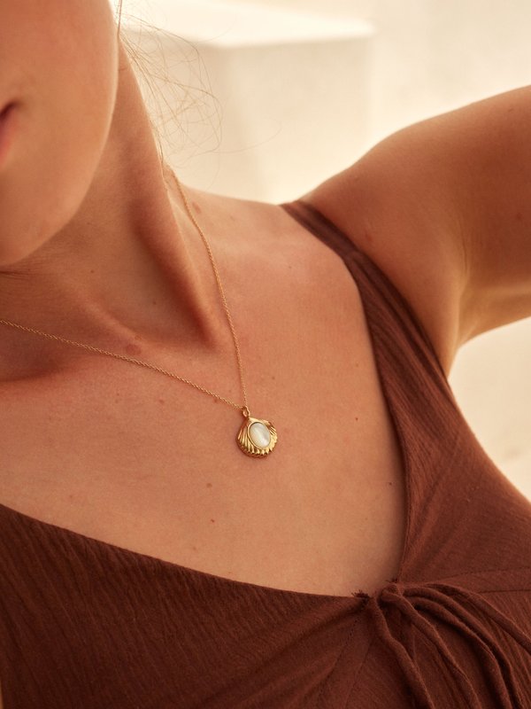 Align x Curious - Ember Necklace - Mother of Pearl in Champagne Gold