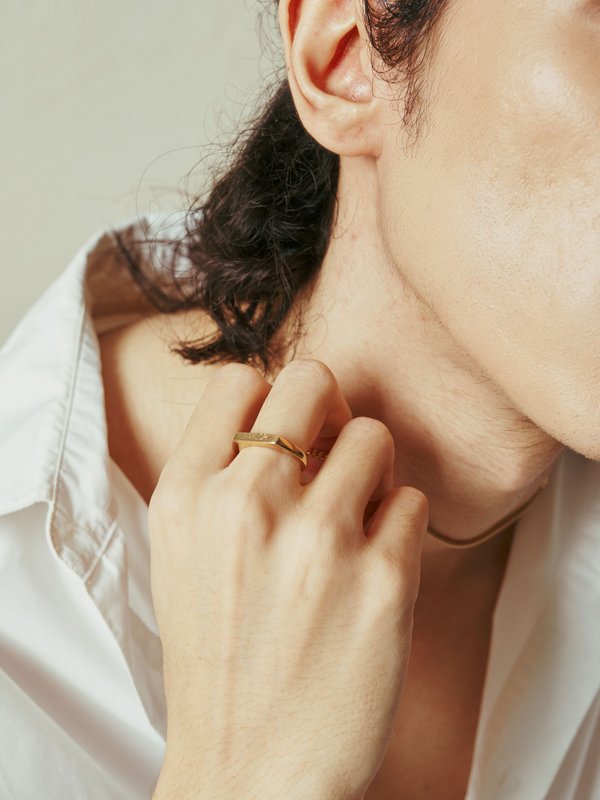 Flat Signet Ring in Champagne Gold