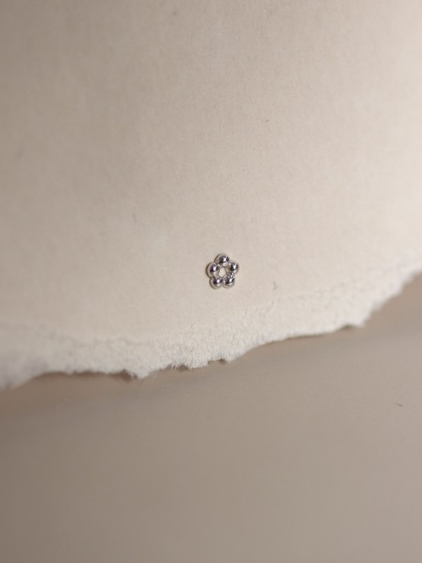 Cirque Threaded Labret Earring in 14k White Gold (Single)