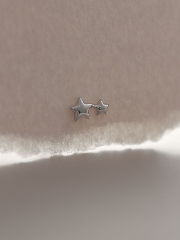 Cosma Threaded Labret Earring in 14k White Gold