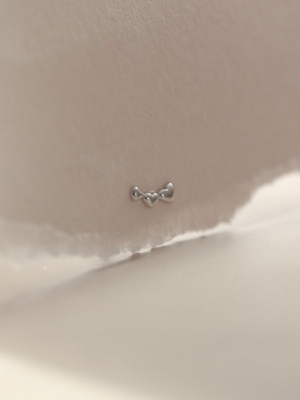 Tres Amour Threaded Labret Earring in 14k White Gold