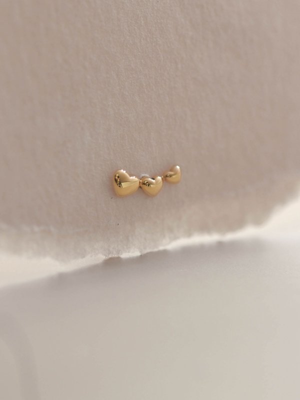Tres Amour Threaded Labret Earring in 14k Gold