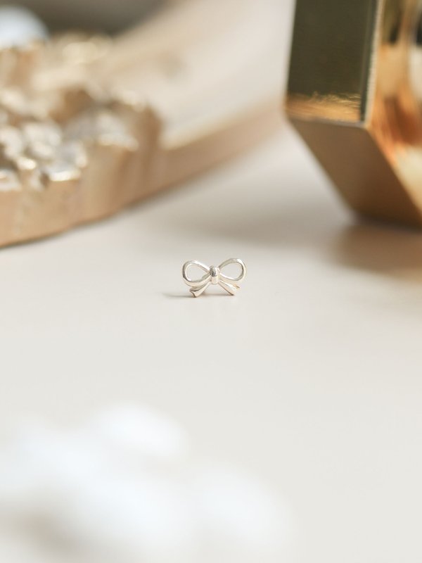 Twill Threaded Labret Earring in 14k White Gold (Single)