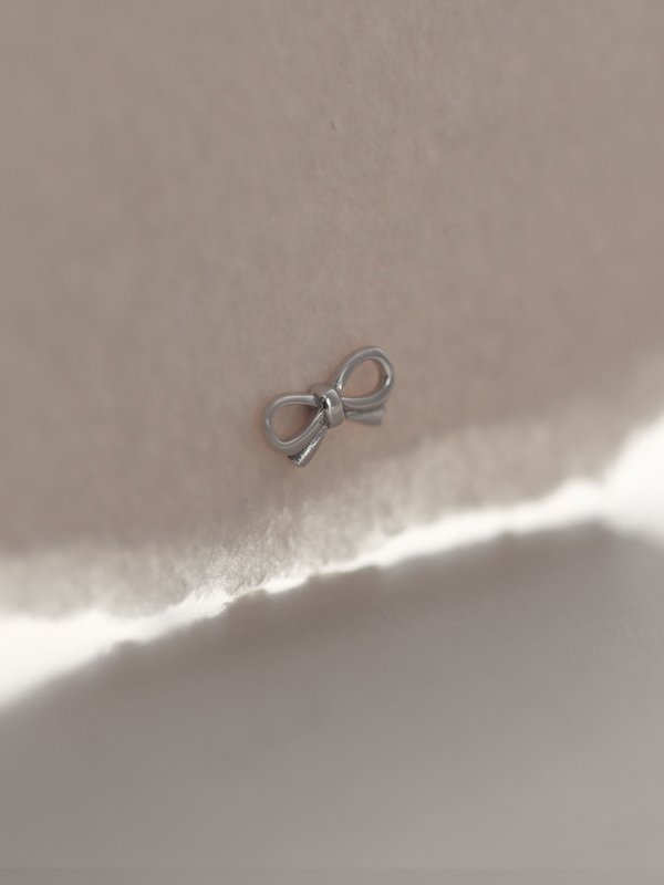 Twill Threaded Labret Earring in 14k White Gold (Single)