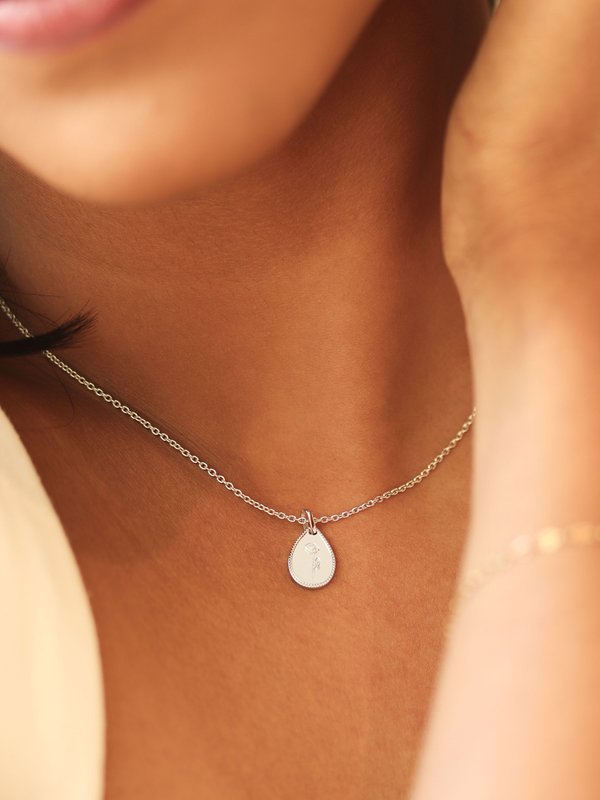 Lily Necklace in Silver - Birth Flower