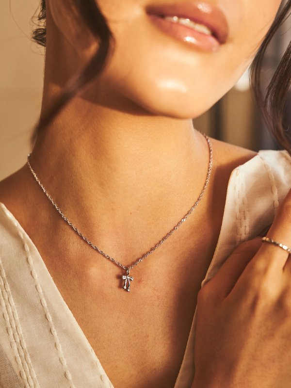 Ribbon Necklace in Silver