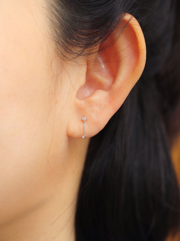 Éclat Threaded Labret Earring - Diamonds in 14k White Gold (Single)