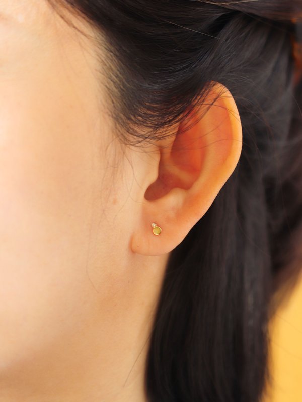 Sola Threaded Labret Earring - Diamond in 14k Gold (Single)