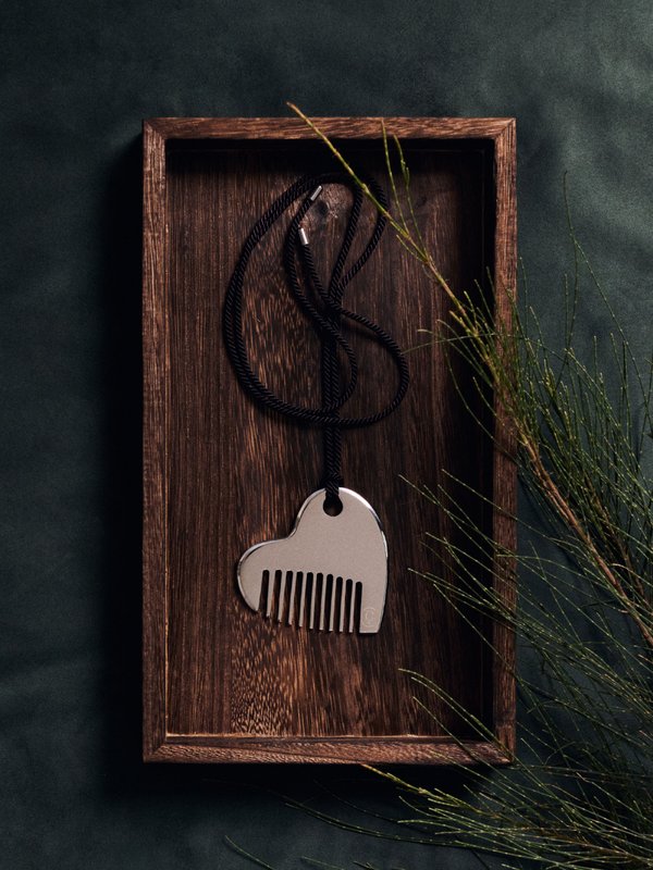 Curious Casa - 004 The Comb