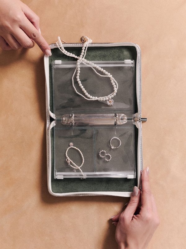 Curious Casa - 002 The Travelling Puff