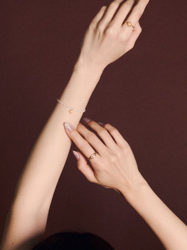 Strange x Curious - Pace Bracelet - Freshwater Pearls & White Topaz in Champagne Gold