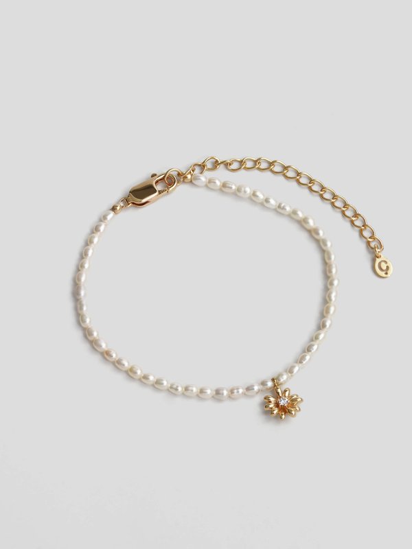 Strange x Curious - Pace Bracelet - Freshwater Pearls & White Topaz in Champagne Gold