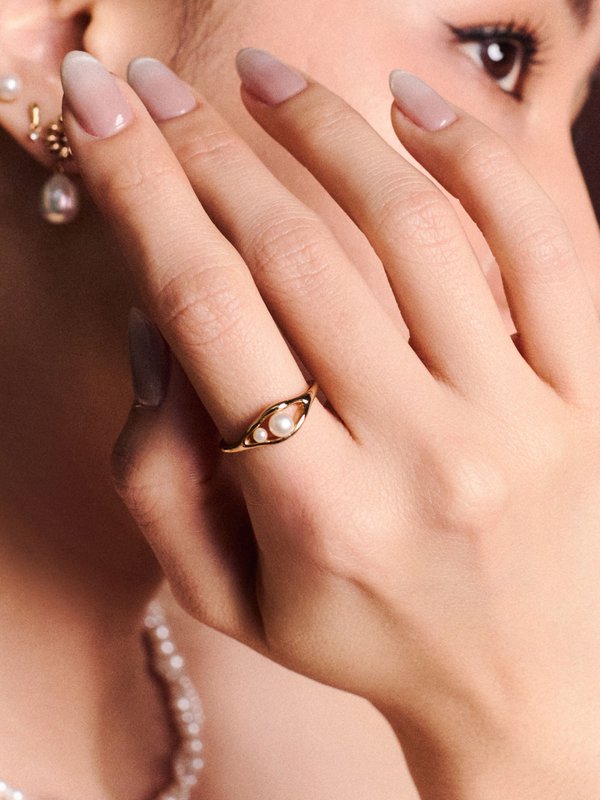 Strange x Curious - Pause Ring - Freshwater Pearls in Champagne Gold