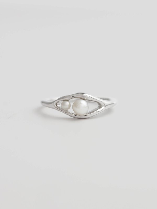 Strange x Curious - Pause Ring - Freshwater Pearls in Silver