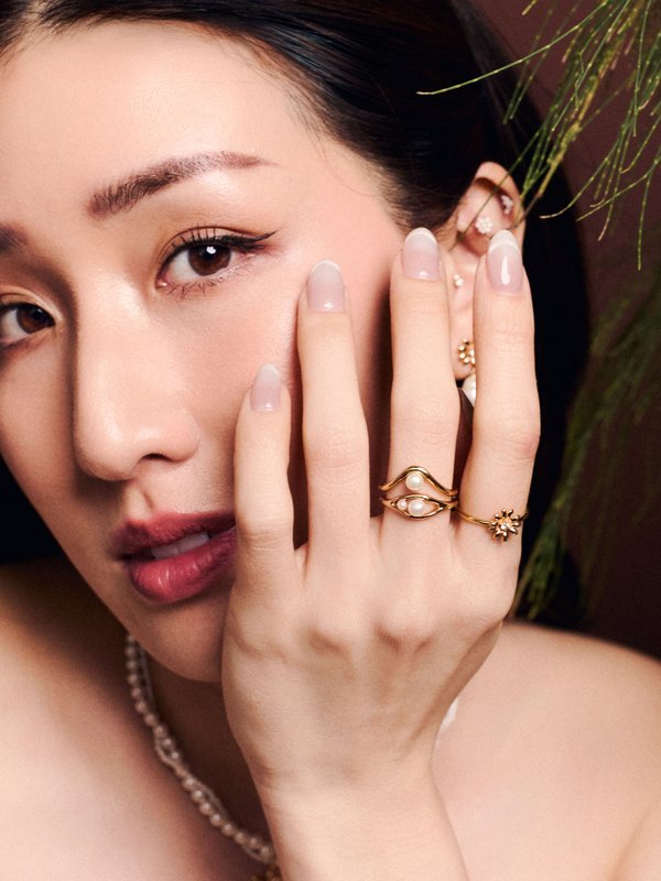 Strange x Curious - Pause Ring - Freshwater Pearls in Champagne Gold