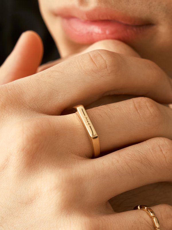 Flat Signet Ring in Champagne Gold